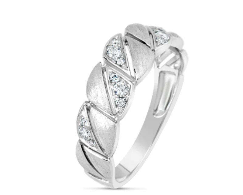 14KWG 0.18CTW BR DIA TRIANGLE SECTION RING