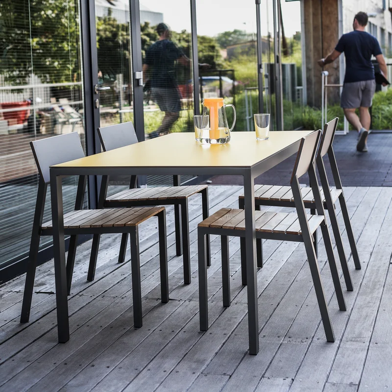 Cora Table