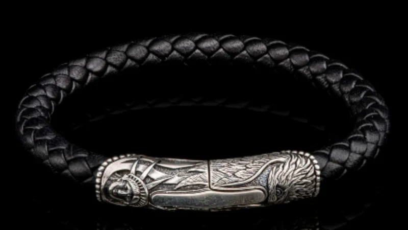 SILVER MAGNETIC CENTERPIECE ART BLK LEATHER BRACELET