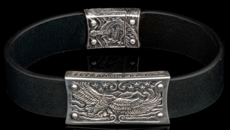 SILVER MAGNETIC CLASP ART DECOR WITH LEATHER BRACELET