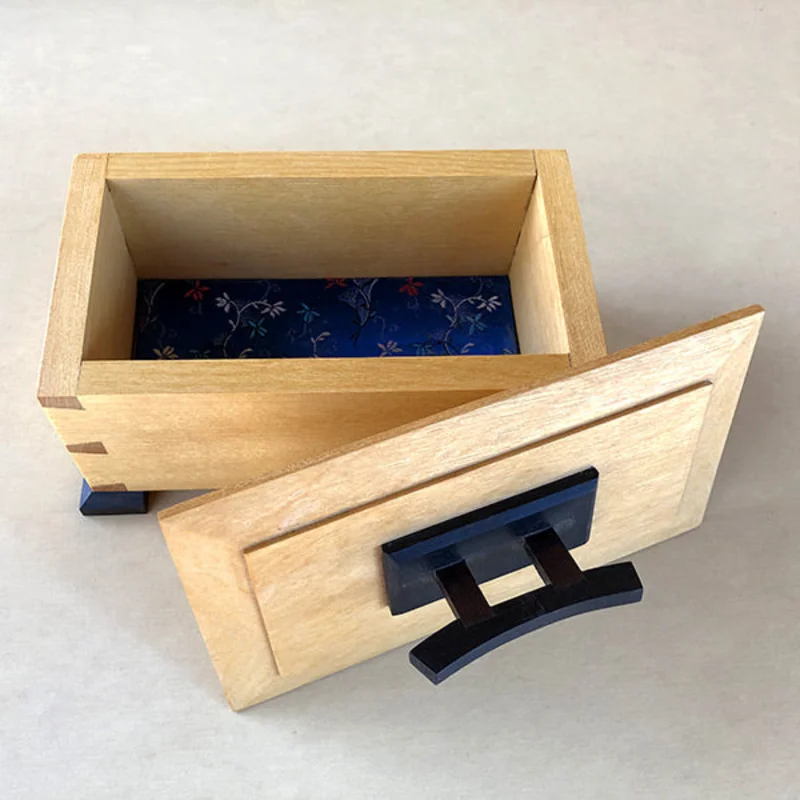 Woodworking Class: Make a Dovetail Memento Box with Bill Anderson (1 day)